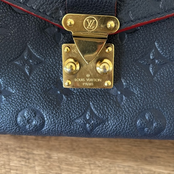 Pochette Métis in Empreinte Navy Blue Leather with Red- Louis Vuitton - Picture 6 of 11